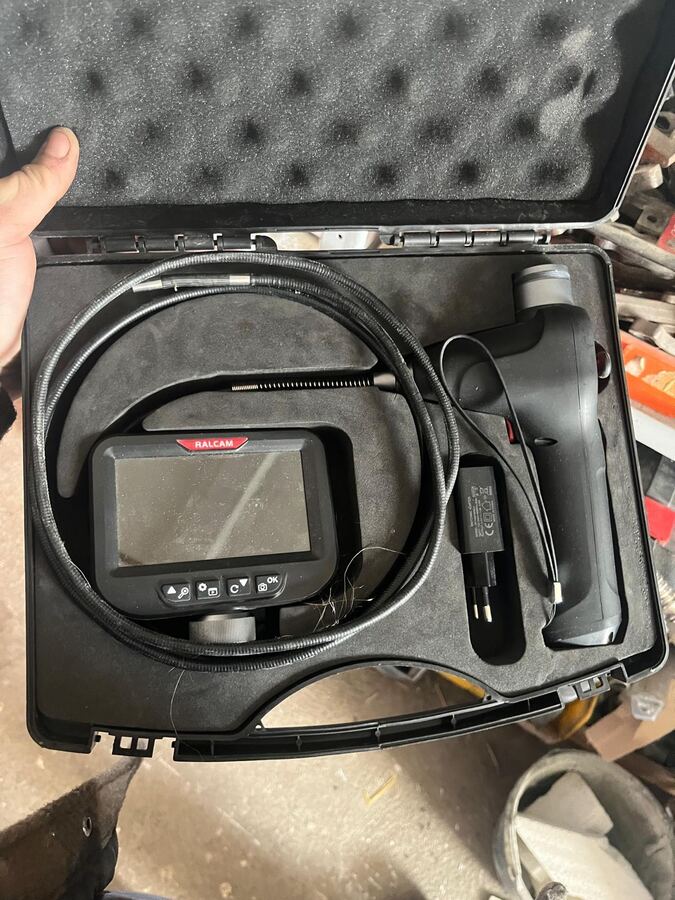 Endoskop-Kamera mit schwenkbarem Kopf im Koffer